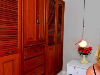 dani-rosee1's CamSoda show and profile