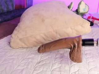 hilarysmile Live Webcam on CamSoda