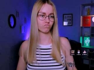 vivian-min Live Webcam on CamSoda