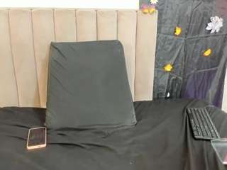 Live webcam model akarirosetti on Soda Cams