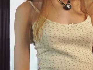 CarolyneLowthorp live cam