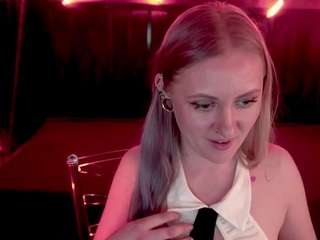 dramaquenn's CamSoda show and profile