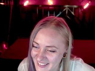 dramaquenn's CamSoda show and profile