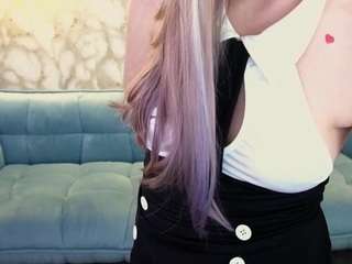 dramaquenn's CamSoda show and profile