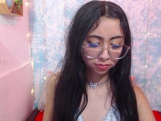 kalilowe's CamSoda show and profile