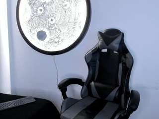  lucy-23 chat room