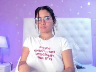 scarlette15's CamSoda show and profile