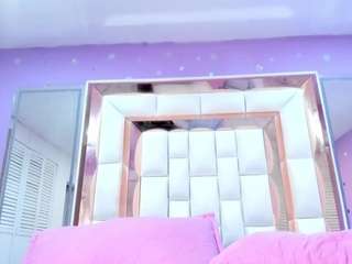 scarlette15's CamSoda show and profile