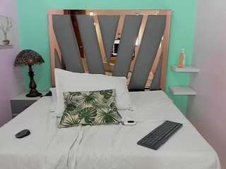  violett-salvatore chat room