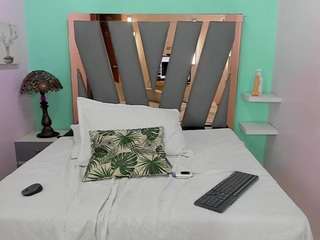 violett-salvator... Live Webcam on CamSoda
