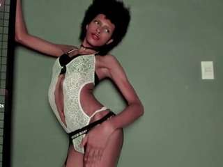 violett-salvatore webcam model