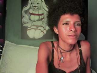 Dieses Model ist jetzt live. violett-salvatore