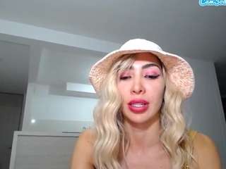 Live webcam model kiaradivina on Soda Cams