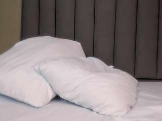 Image 1 of ana-gil, female webcam model,  years old, on live webcam