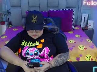 evelinzaens's CamSoda show and profile