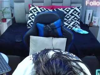 evelinzaens's CamSoda show and profile