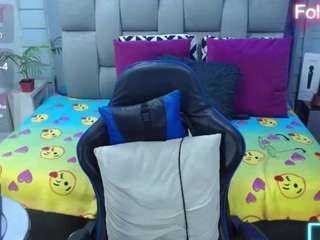 evelinzaens's CamSoda show and profile