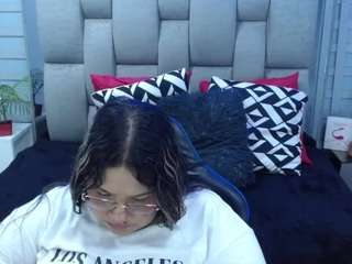 evelinzaens's CamSoda show and profile