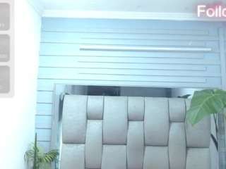 evelinzaens's CamSoda show and profile