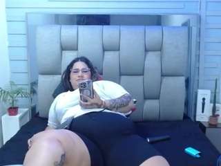 evelinzaens's CamSoda show and profile