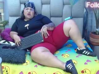 evelinzaens's CamSoda show and profile