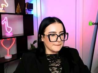 nika-still Drinking live webcam