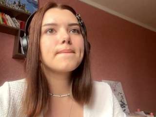 pup-marlow's CamSoda show and profile
