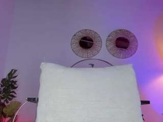 le modèle shybootty18 est en webcam porno dans un show sur le site camsoda, il possède les tags suivants: amateur,black hair,blowjob,brown eyes,curvy,dildo or vibrator,lovense,no drinking,no smoking,tattoos,toys,hd