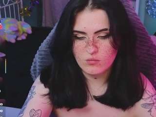 darksh1ne's CamSoda show and profile