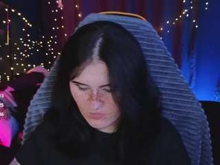 darksh1ne's CamSoda show and profile