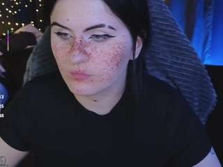 darksh1ne's CamSoda show and profile