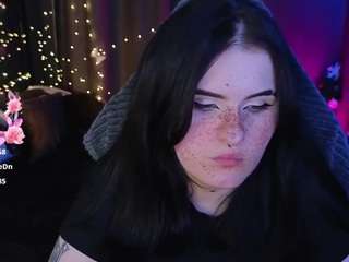 darksh1ne's CamSoda show and profile