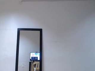ebony-sexy-milf's CamSoda show and profile