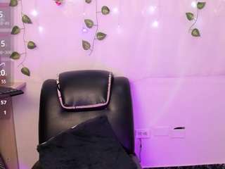 mishellbons Live Webcam on CamSoda
