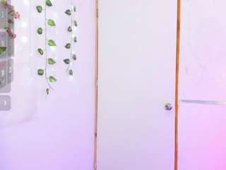 mishellbons Live Webcam on CamSoda