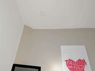 briana-larson webcam