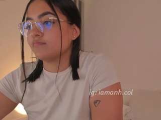 Live webcam model callmeanh on Soda Cams