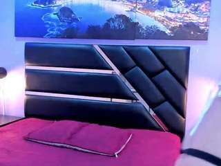 Live webcam model kimberlyvillalobos on Soda Cams