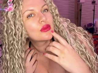 le modèle velinka est en webcam porno dans un show sur le site camsoda, il possède les tags suivants: amateur,fingers,wet,tease,tattoos,spank,solo,shaved pussy,sexy,pussy,public,oil,natural,anal toys,lush,green eyes,massage,fingering,blue eyes,ass