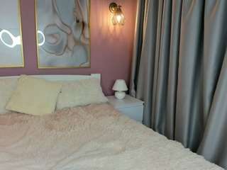 anita-white webcam