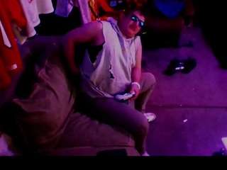 drewtucky's CamSoda show and profile