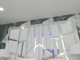 rave-connor's CamSoda show and profile