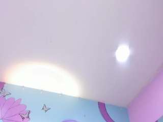 tiinyemilly Webcam Model Profile
