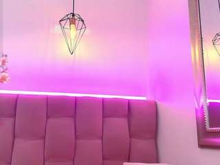 tiinyemilly Live Webcam on CamSoda