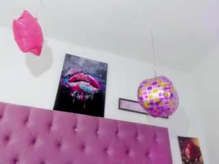 le modèle eily-wish est en webcam porno dans un show sur le site camsoda, il possède les tags suivants: black hair,brown eyes,young adult,toys,teen 18,skinny,sexy,public,orgasm,no smoking,nipple piercings,natural,lovense,fingers,fetish,drinking,hd,petite,small tits