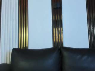 miamorelli, female webcam model,  years old, on live webcam