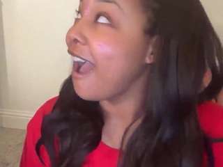 Live webcam model yourmamisol on Soda Cams