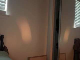 Live webcam model yourmamisol on Soda Cams