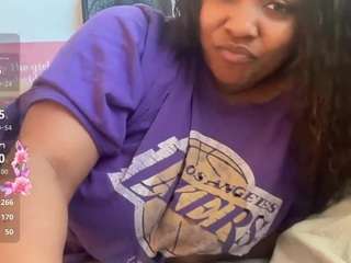 yourmamisilk live webcam show