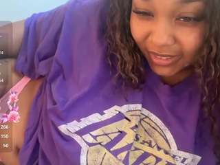 yourmamisilk live webcam show